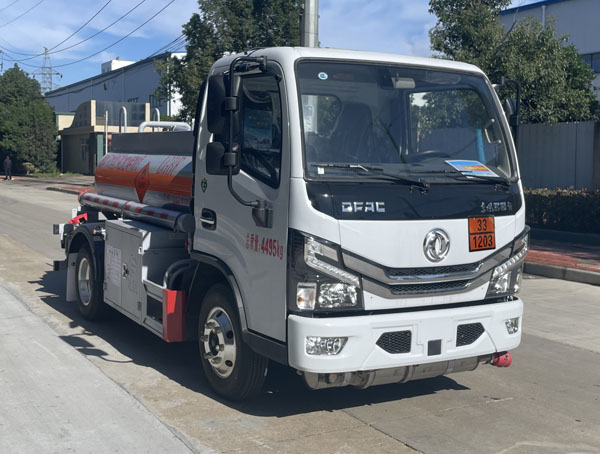 楚胜牌CSC5045GYY6运油车