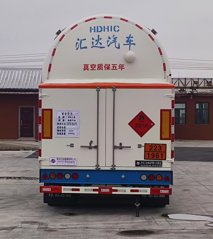 低温液体运输半挂车图片