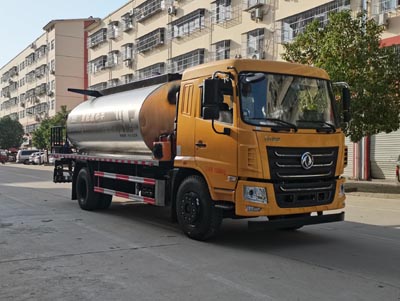 程力威牌CLW5180GLQE6沥青洒布车