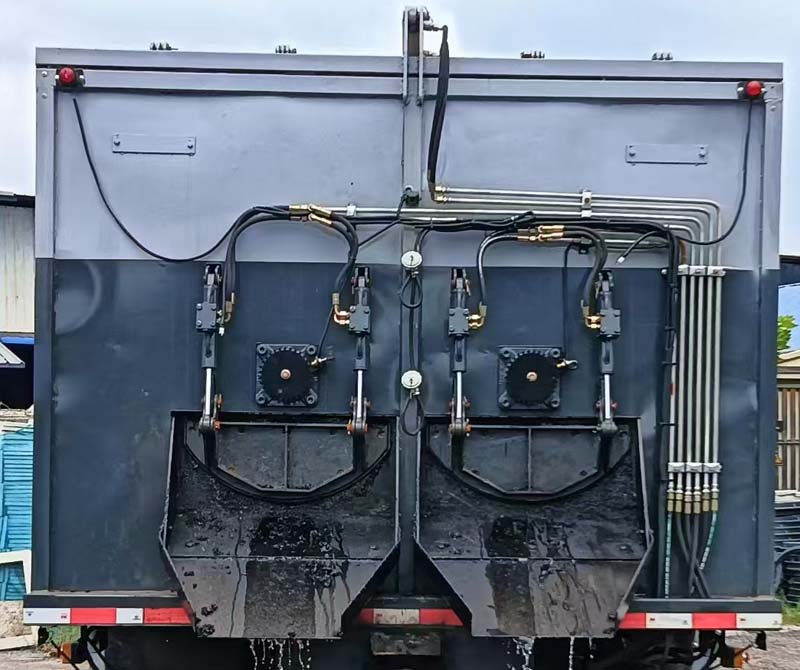 瀝青路面熱再生修補(bǔ)車圖片