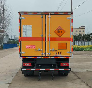 順風(fēng)智造牌SFZ5082XQYB6爆破器材運輸車公告圖片