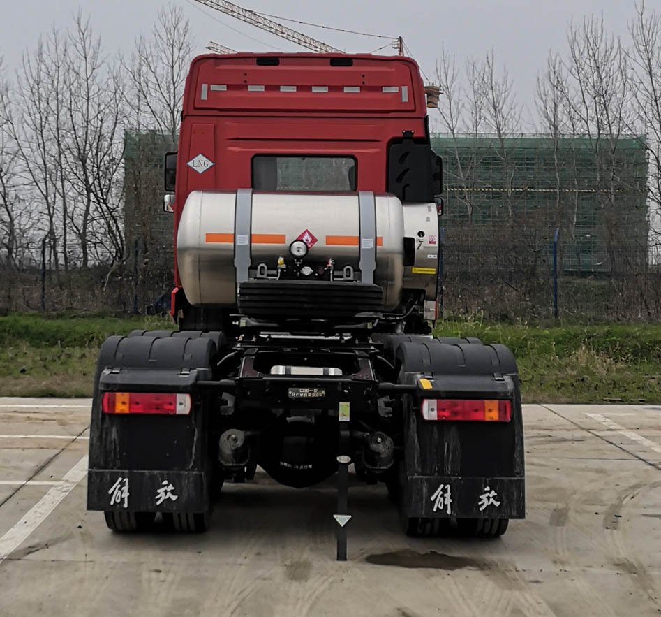 CA4259P25K2T1NE6A80 解放牌483马力后双桥,后八轮LNG国六牵引汽车图片