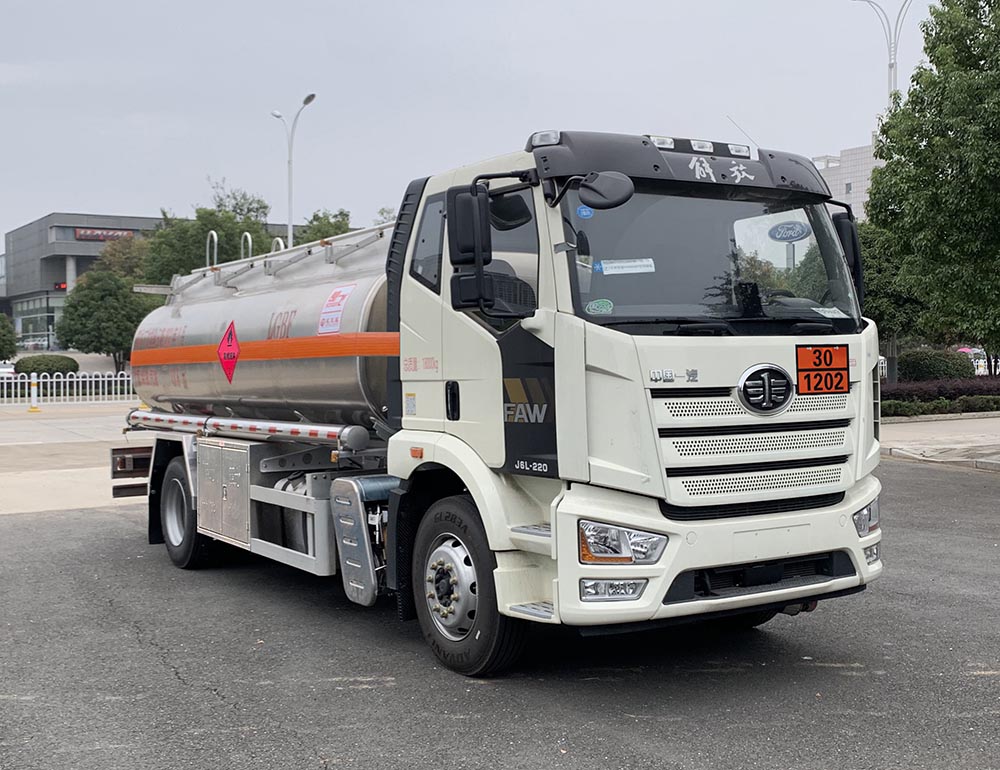 楚飞牌CLQ5181GYY6CA铝合金运油车