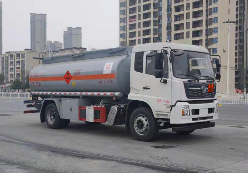 新东日牌YZR5180GYYD6运油车