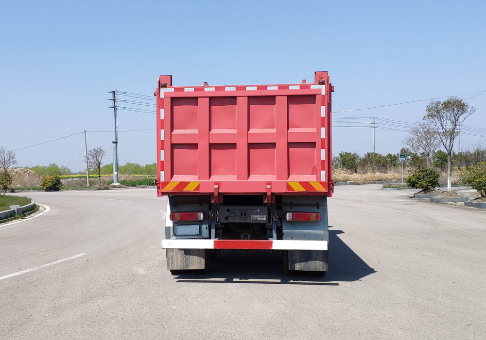 ZZ3317W326HF1 豪沃牌430马力前四后八柴油6.8米国六自卸汽车图片