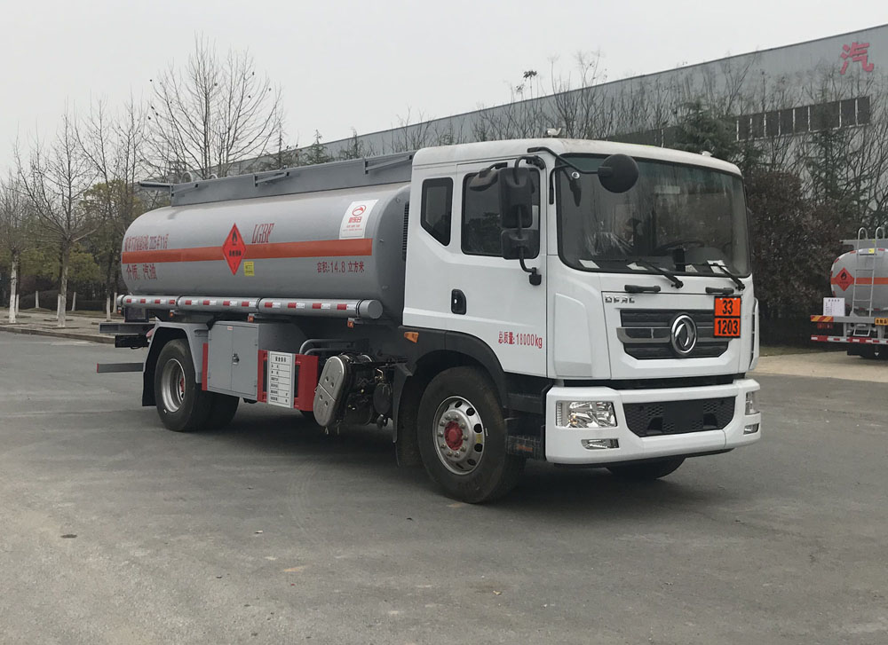 新东日牌YZR5180GYYE6运油车