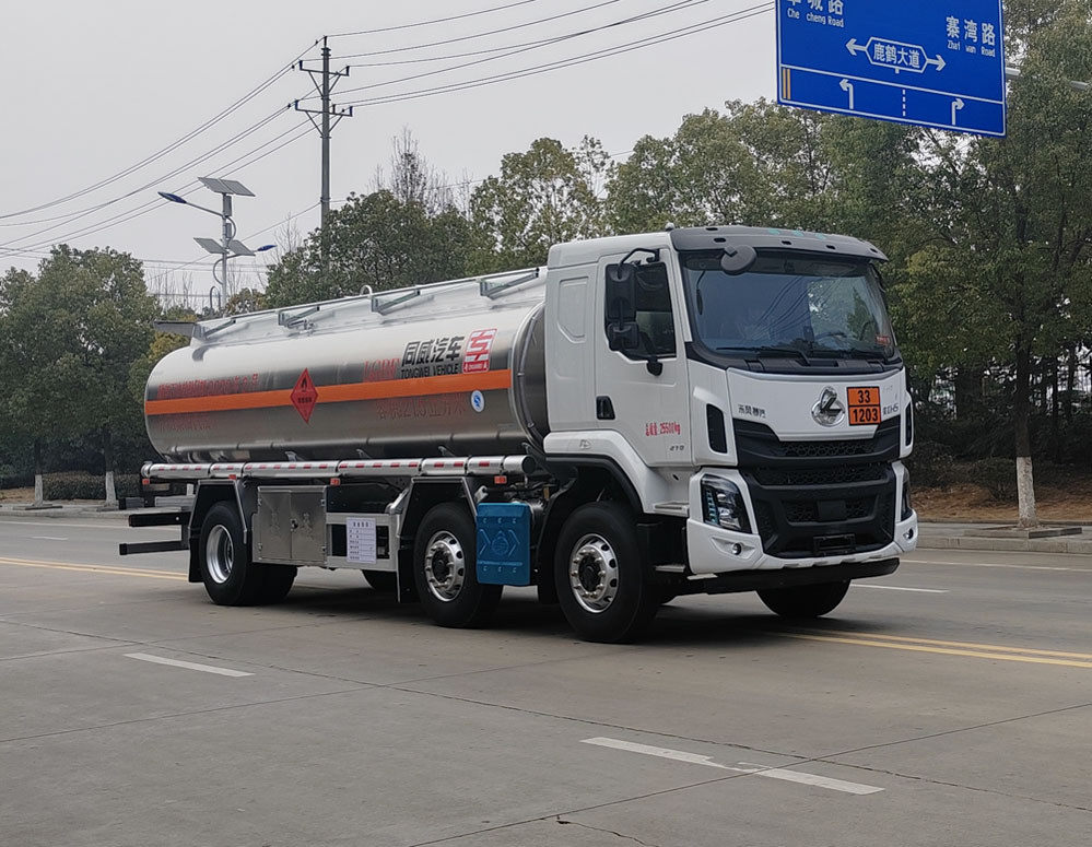 专威牌HTW5268GYYLLZC6铝合金运油车