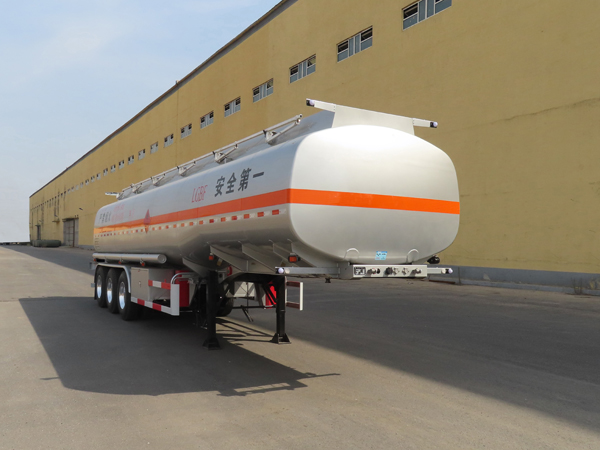 陆平机器牌11.7米30.5吨3轴运油半挂车(LPC9409GYYS)