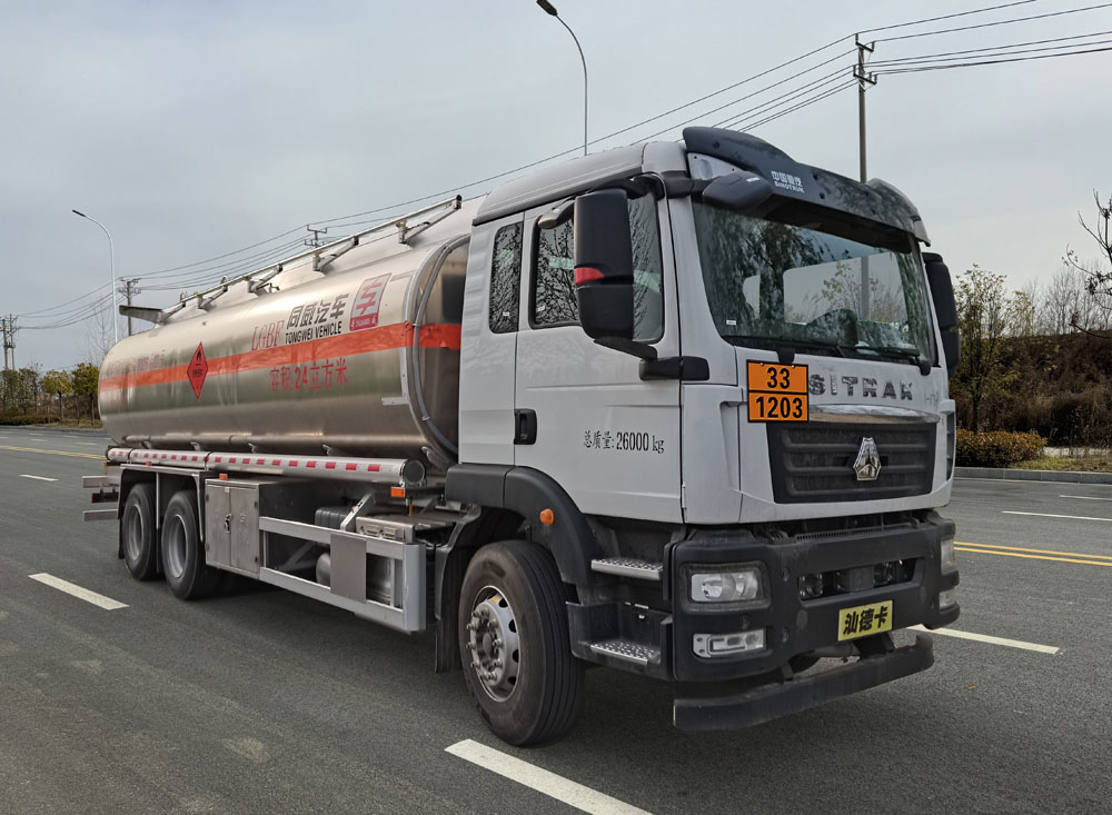 专威牌HTW5266GYYLZZ6Q铝合金运油车