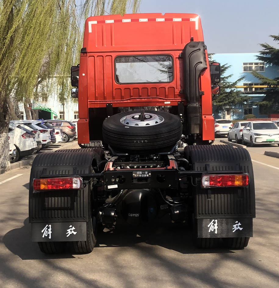 CA4253P2K15T1E6A80 解放牌460马力后双桥,后八轮柴油国六牵引汽车图片