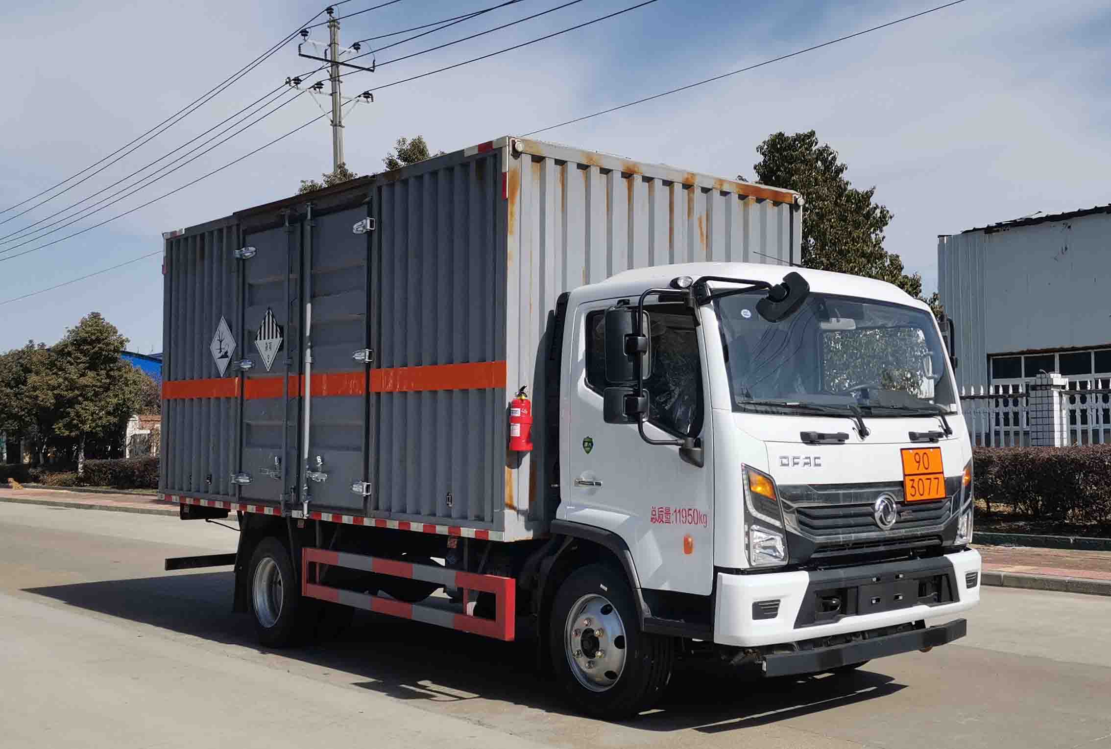 大力牌DLQ5121XZWEQ6杂项危险物品厢式运输车