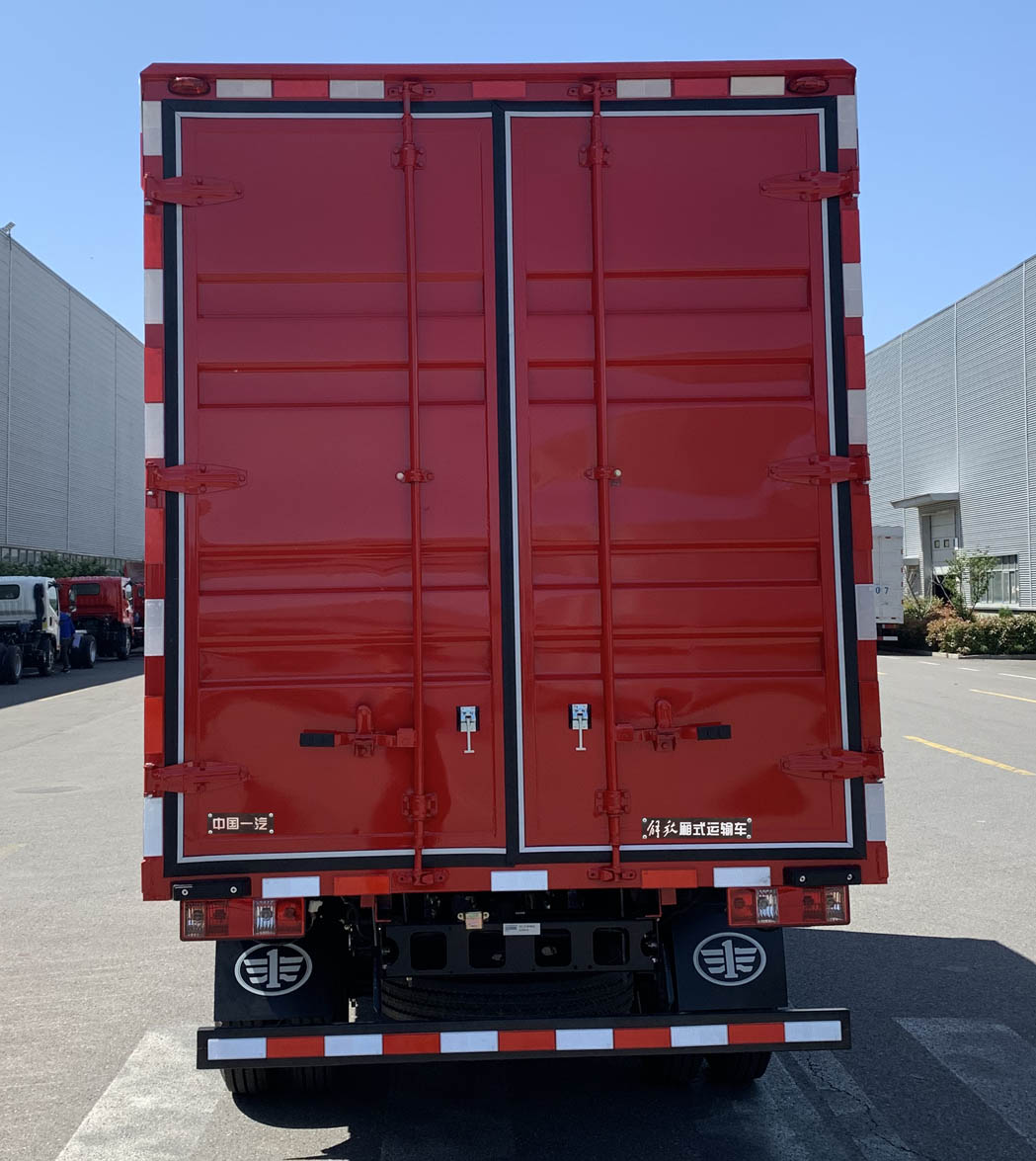 解放牌CA5044XXYP40K50L2E6A84廂式運輸車公告圖片