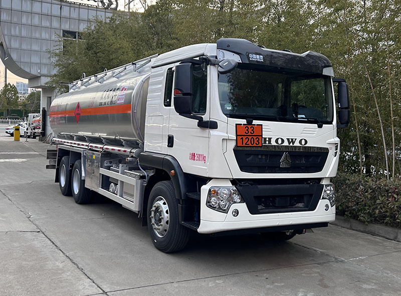 楚飞牌CLQ5261GYY6ZZA铝合金运油车