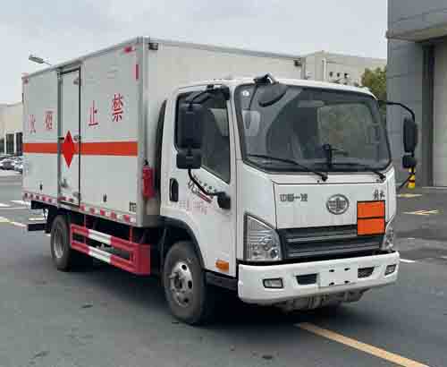 同锐通牌CAA5040XRQC6易燃气体厢式运输车
