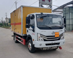 爆破器材运输车
