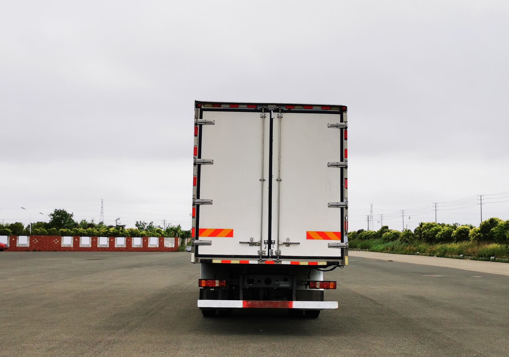 汕德卡牌ZZ5186XLCN711GF1冷藏車公告圖片