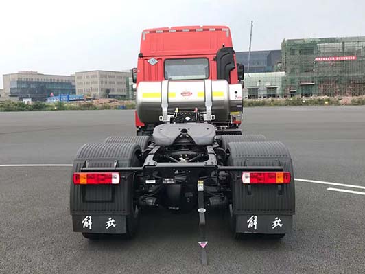 CA4250P1K8T1NE6A90 解放牌400马力后双桥,后八轮LNG国六牵引汽车图片
