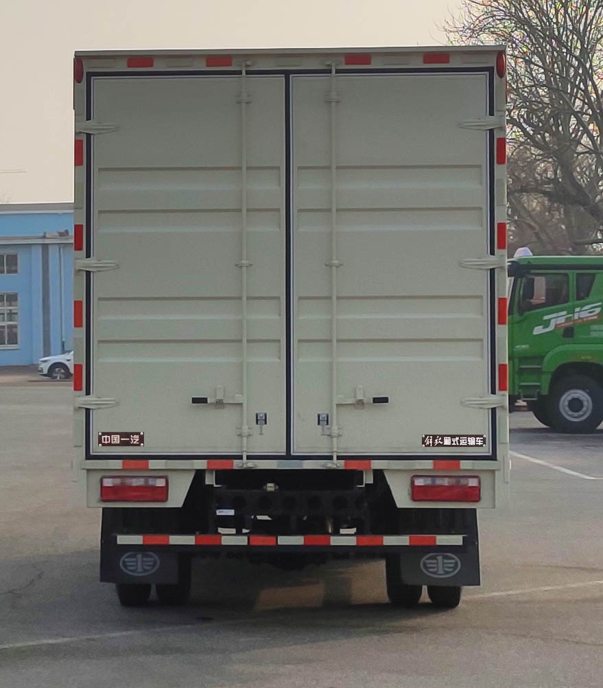 解放牌CA5071XXYP40K56L2E6A84廂式運輸車公告圖片