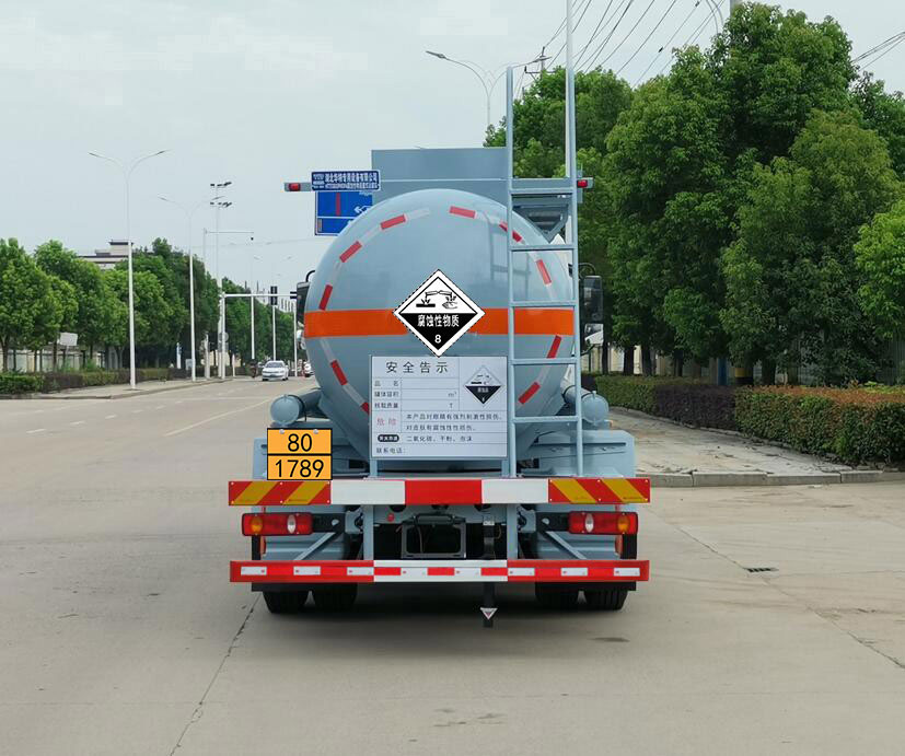 卡特利牌HTT5180GFWDF6腐蝕性物品罐式運輸車公告圖片