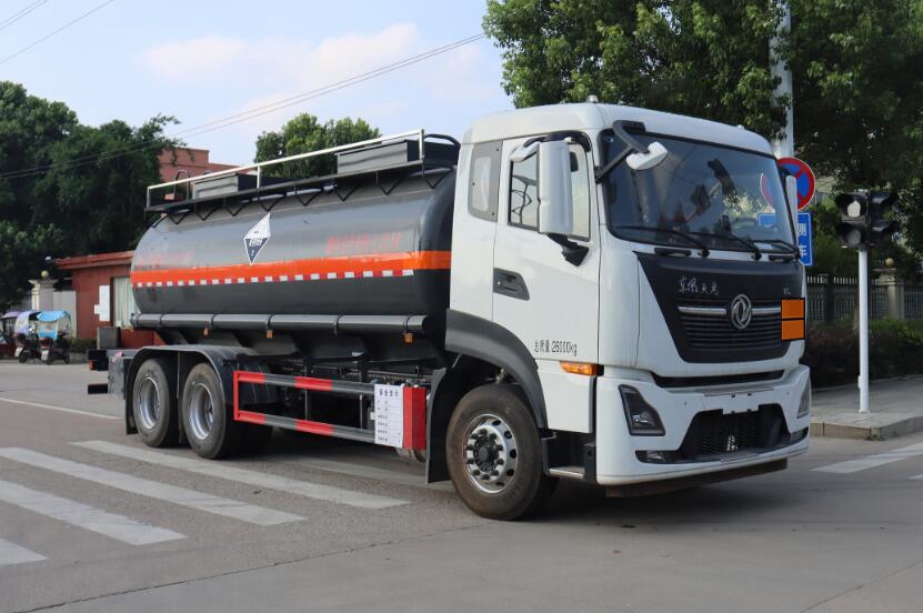 中汽力威牌HLW5260GFWDF6腐蚀性物品罐式运输车
