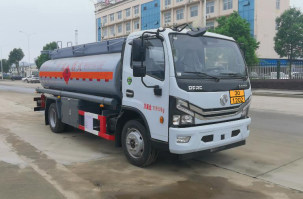 运油车