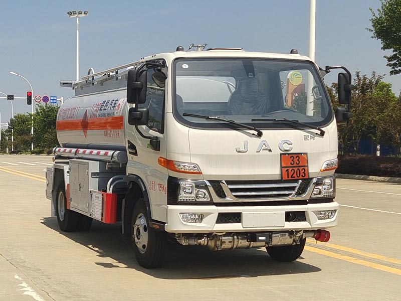 楚胜牌CSC5071GYYJH6运油车
