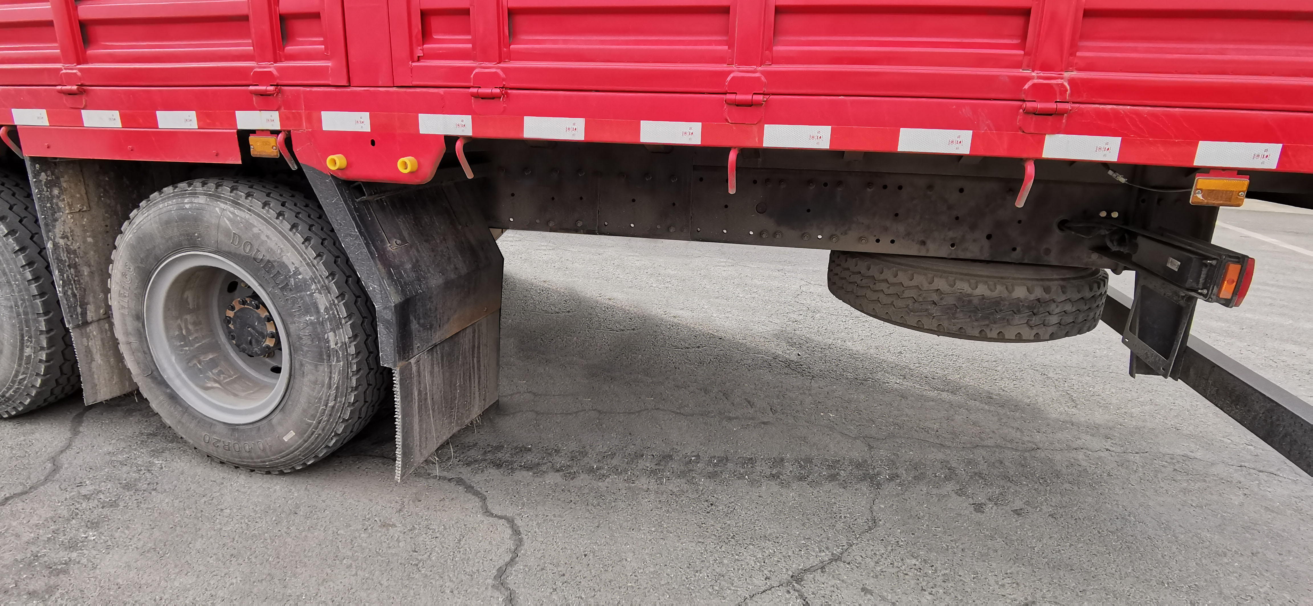 解放牌CA5315JSQP26K15L7T4E6A81隨車起重運輸車公告圖片