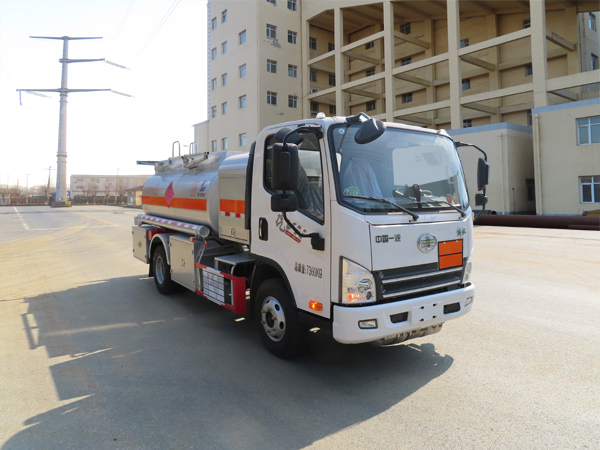 LPC5071GJYC6型加油车图片