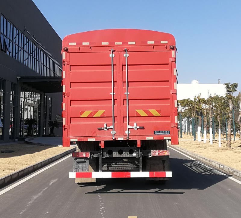 東風(fēng)牌DFV5253CCYGP6DT倉(cāng)柵式運(yùn)輸車公告圖片