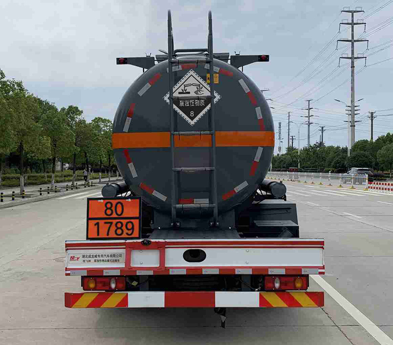楚飛牌CLQ5180GFW6D腐蝕性物品罐式運輸車公告圖片