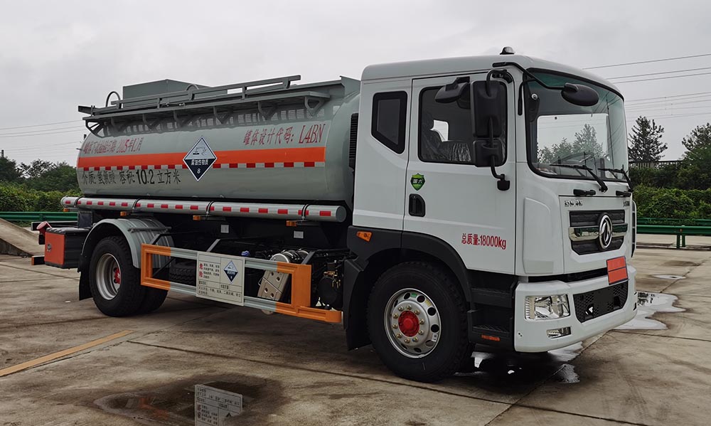 楚风牌HQG5180GFW6EQ腐蚀性物品罐式运输车