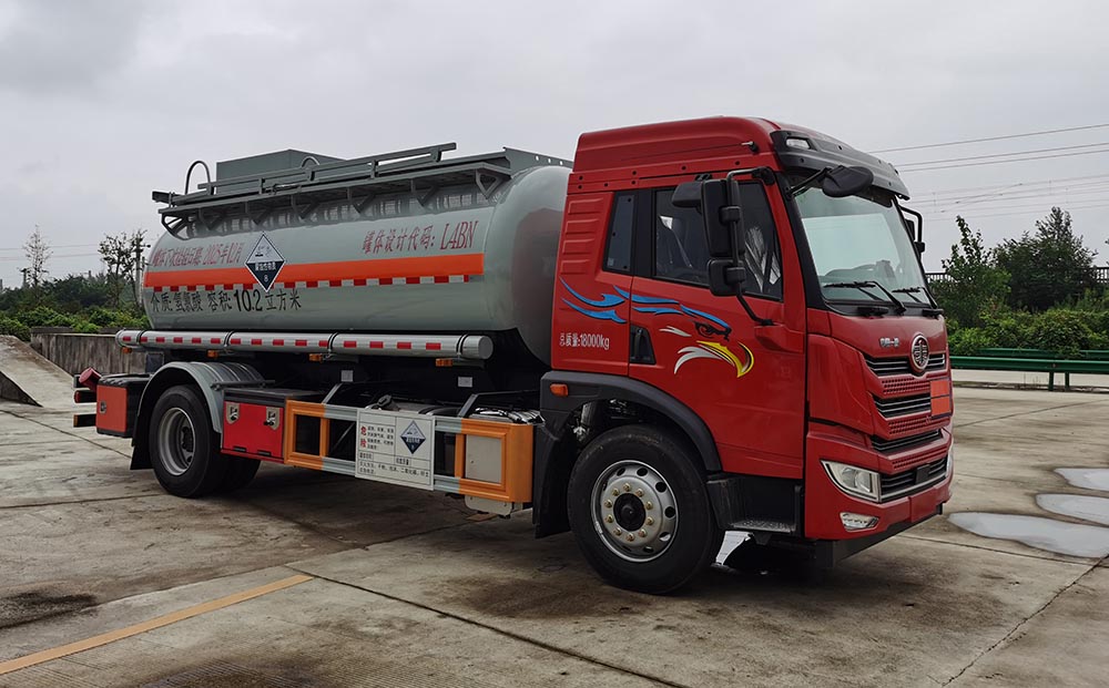 楚风牌HQG5180GFW6CA腐蚀性物品罐式运输车