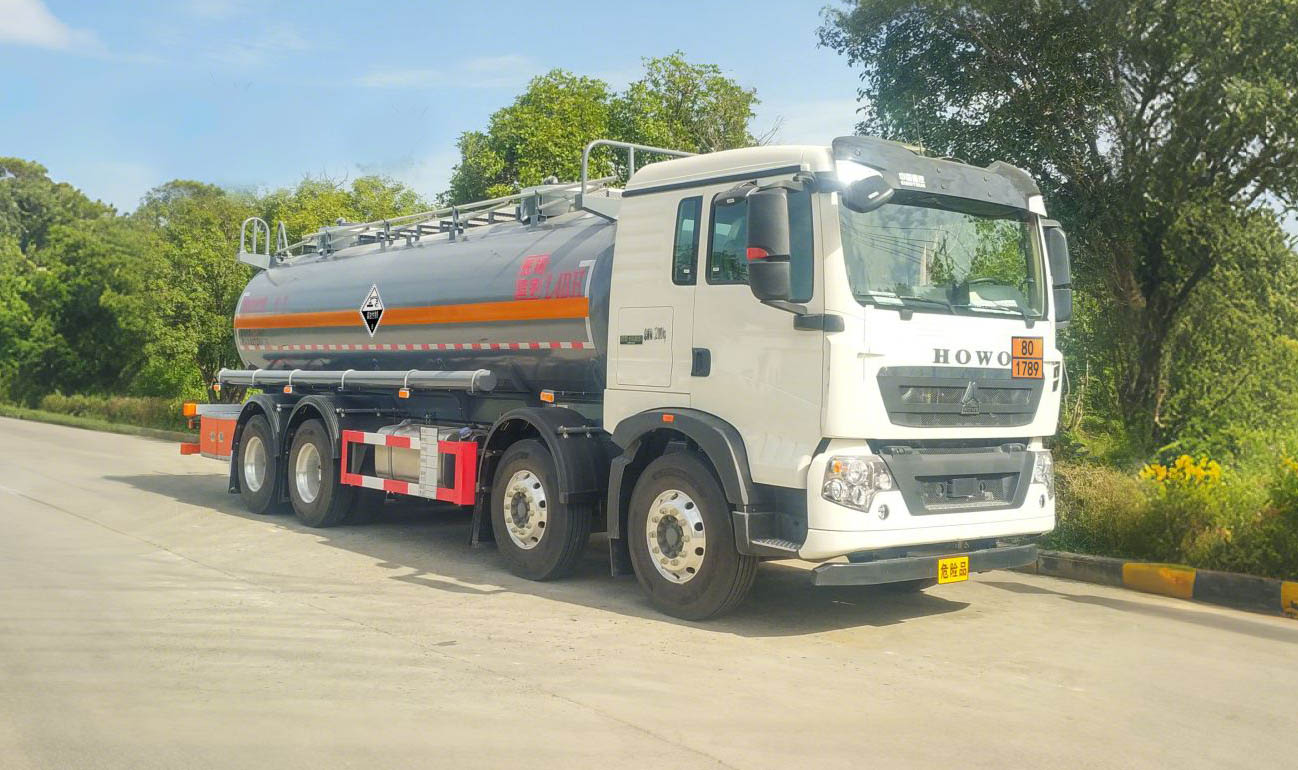 东驹牌LDW5320GFWZ6腐蚀性物品罐式运输车
