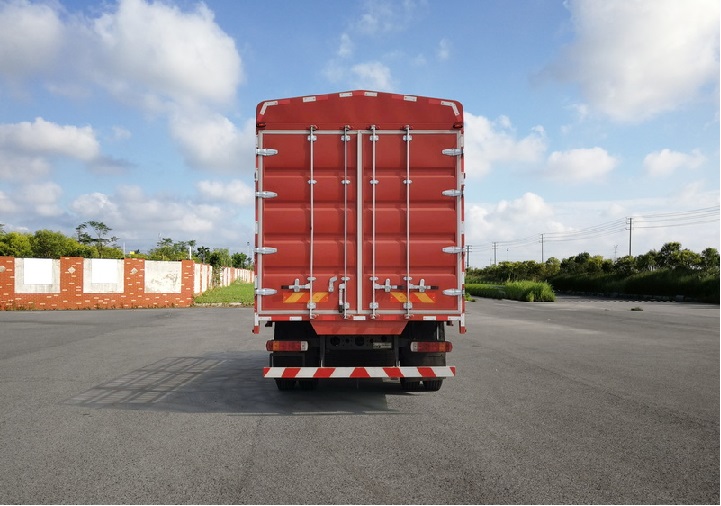 豪沃牌ZZ5177CCYK501GF1倉(cāng)柵式運(yùn)輸車公告圖片