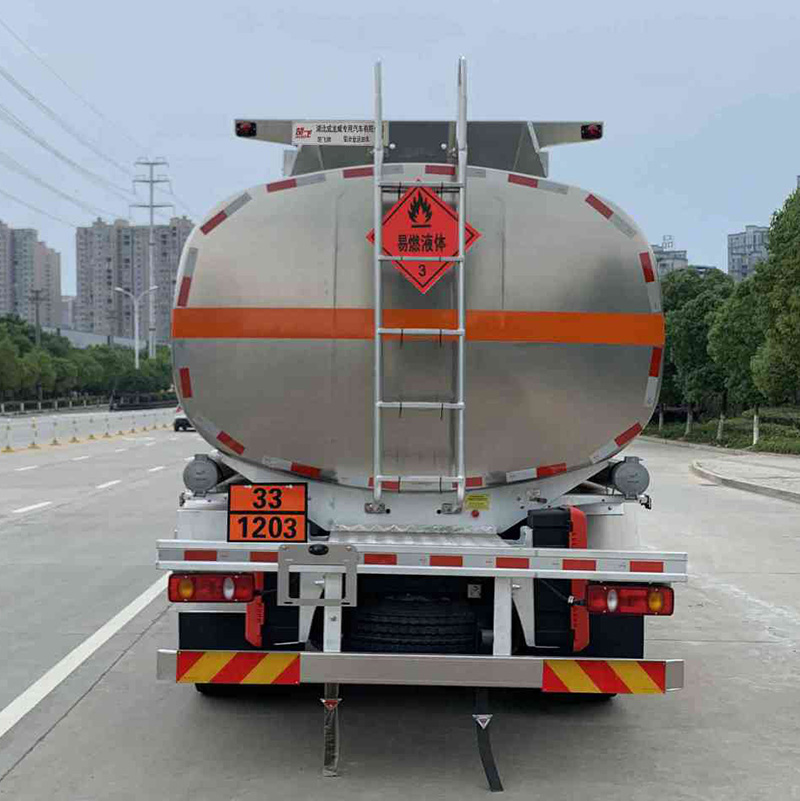 楚飞牌CLQ5267GYY6DC铝合金运油车公告图片