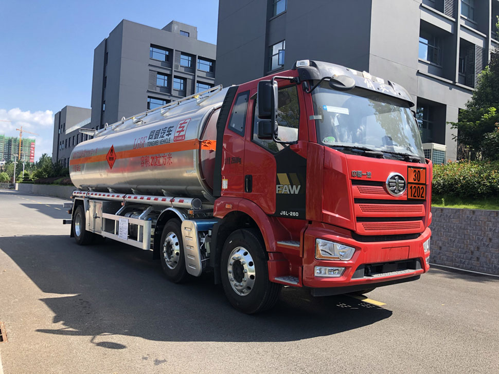 专威牌HTW5263GYYLCAC6铝合金运油车
