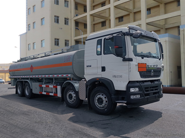 LPC5320GRYZ6型易燃液体罐式运输车图片
