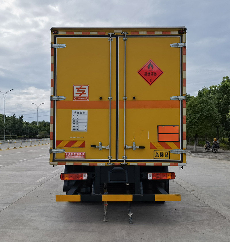 專威牌HTW5185XRYCA6易燃液體廂式運(yùn)輸車(chē)公告圖片