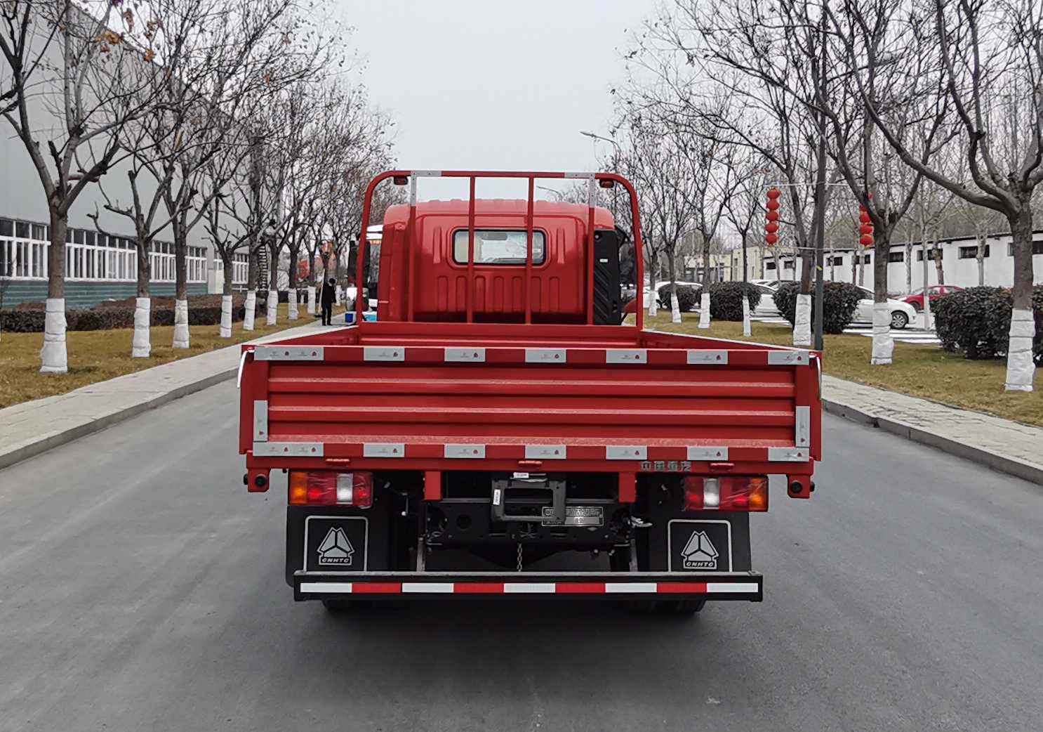 ZZ1047G3215F144B 豪沃牌120马力单桥柴油4.2米国六载货汽车图片