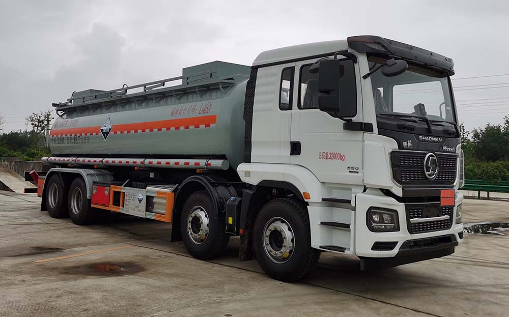楚风牌HQG5320GFW6SX腐蚀性物品罐式运输车