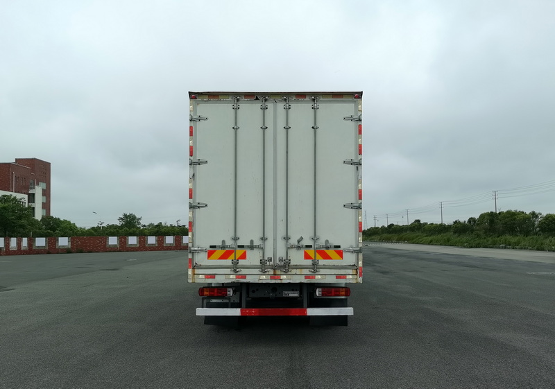 豪沃牌ZZ5267XXYN56CGF1K廂式運(yùn)輸車公告圖片