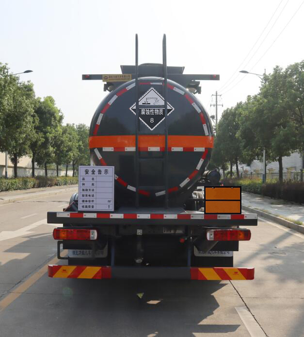 中汽力威牌HLW5262GFWZ6腐蚀性物品罐式运输车公告图片
