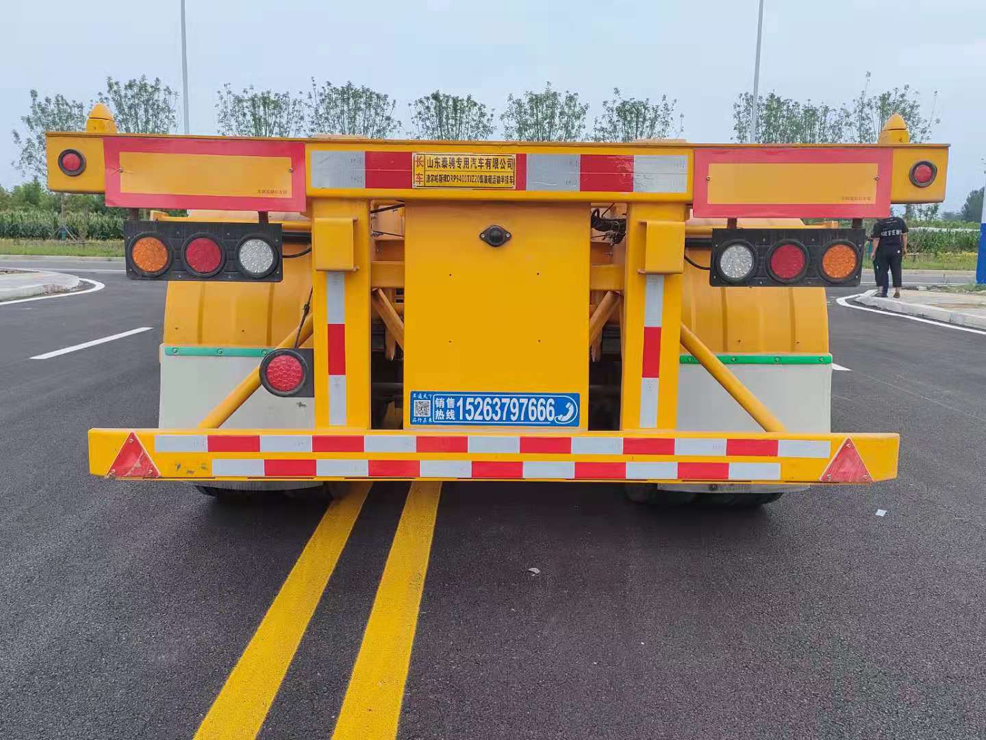 集装箱运输半挂车图片
