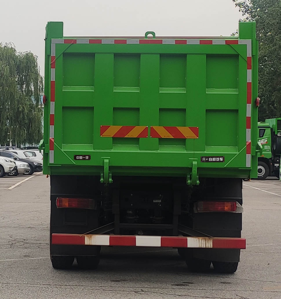 CA3259P27K15L1T1E6A80 解放牌551马力后双桥,后八轮柴油6米国六自卸汽车图片