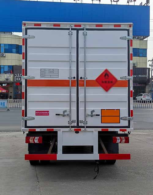 專力牌ZLC5120XRYH6易燃液體廂式運輸車公告圖片