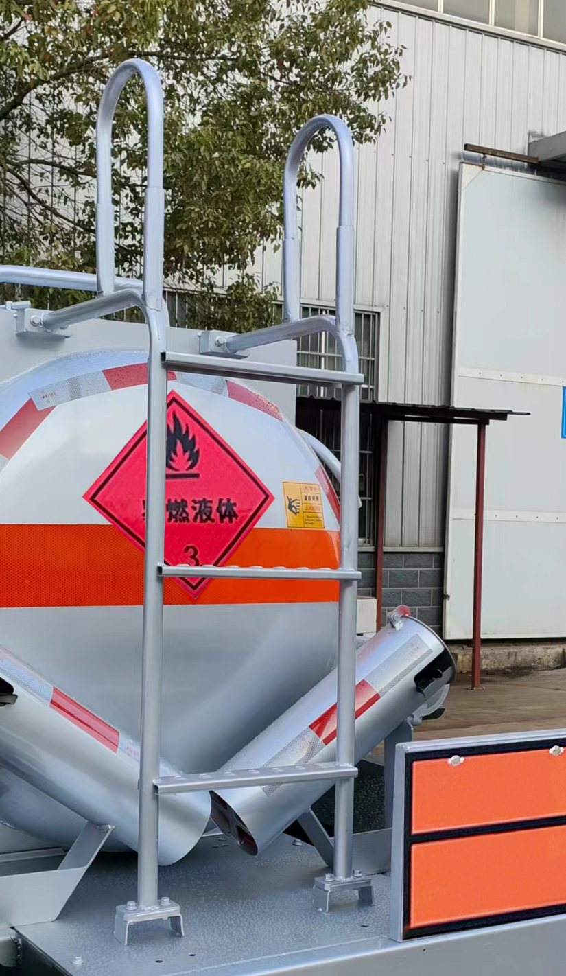 楚飞牌CLQ5040GRY6BJ易燃液体罐式运输车公告图片