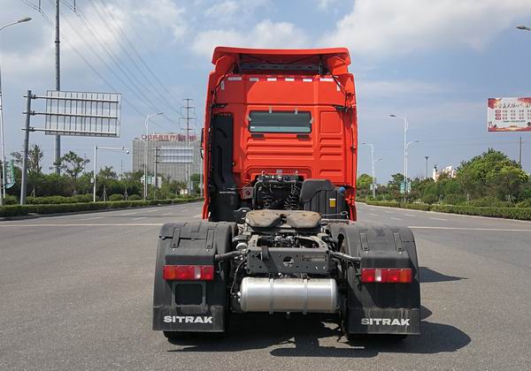 ZZ4256Y324HF1H 汕德卡牌579马力后双桥,后八轮柴油国六牵引汽车图片