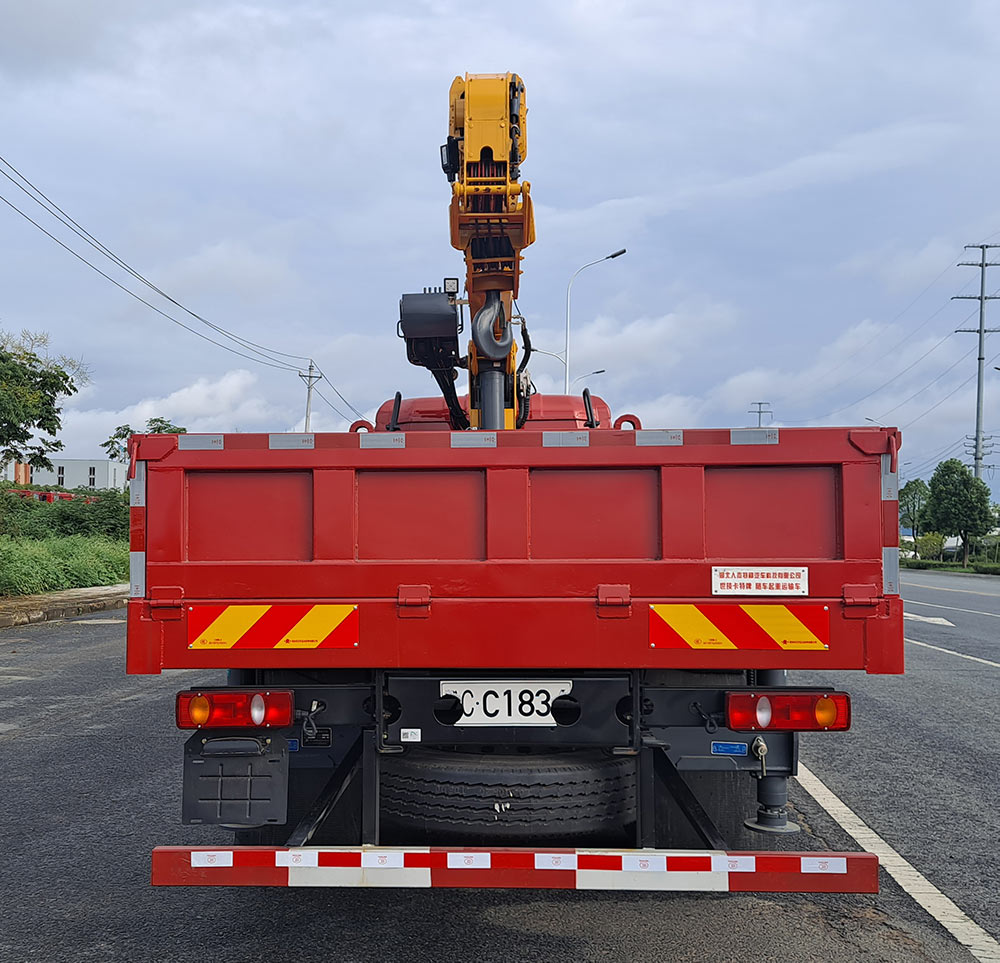 猛卡士特牌XCL5183JSQ6隨車起重運(yùn)輸車公告圖片
