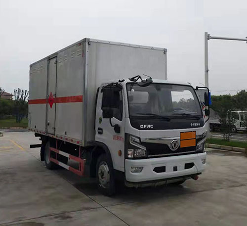 顺风智造牌SFZ5100XRYE6易燃液体厢式运输车