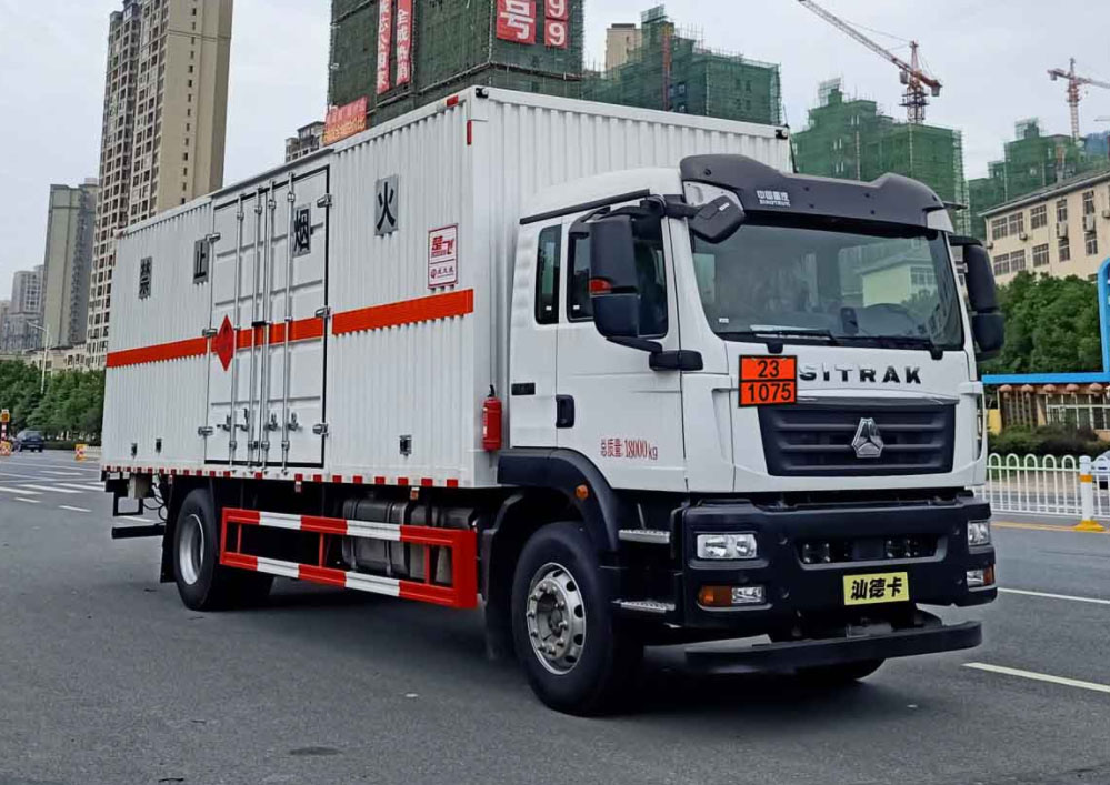 楚飞牌CLQ5180XRQ6ZZ易燃气体厢式运输车